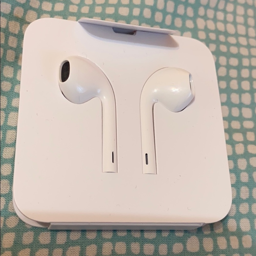 NEW Apple EarPods